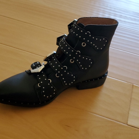 Black shoes, copied of givenchy look alike shoes. - Picture 4 of 8